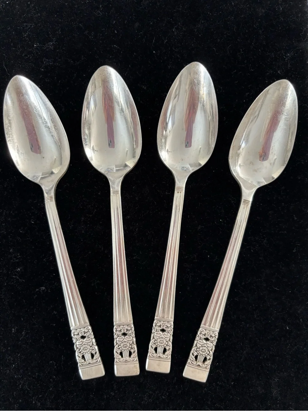 Community Plate, Coronation Flatware 4 Dinner Spoons, Silver Plated, 7.25 Inches